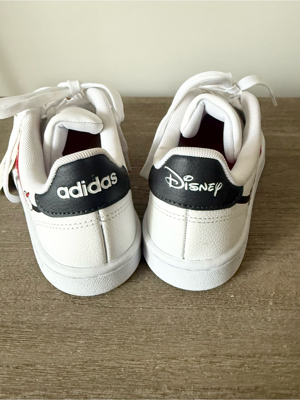 NIB adidas Disney Grand Court White & Red Sneakers with Minnie Detail Size 6.5 - Picture 5 of 12
